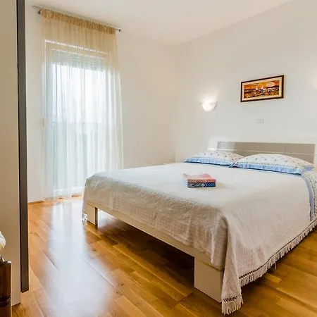 Luigia Apartmán *